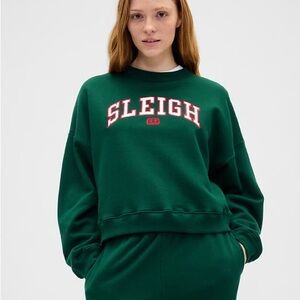 GAP Women's Forest Green Crew Neck Holiday Sweatshirt